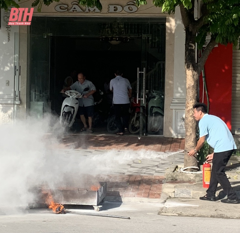 Der Vorsitzende des Volkskomitees der Provinz hat anlässlich des chinesischen Neujahrsfestes und des Frühlingsfestes 2024 ein dringendes Telegramm zur Verstärkung der Brandschutz- und Brandbekämpfungsmaßnahmen sowie der Such- und Rettungsarbeiten herausgegeben.