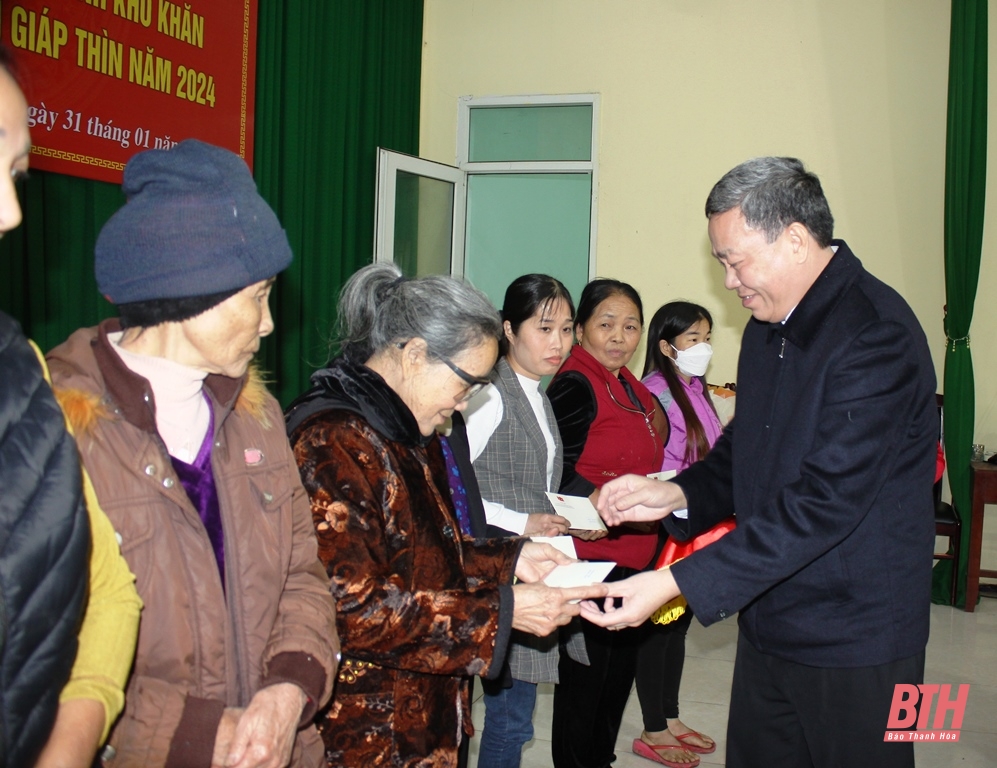 Bí thư Thành ủy, Trưởng Đoàn ĐBQH thành phố Hải Phòng Lê Tiến Châu thăm, tặng quà Tết tại tỉnh Thanh Hóa