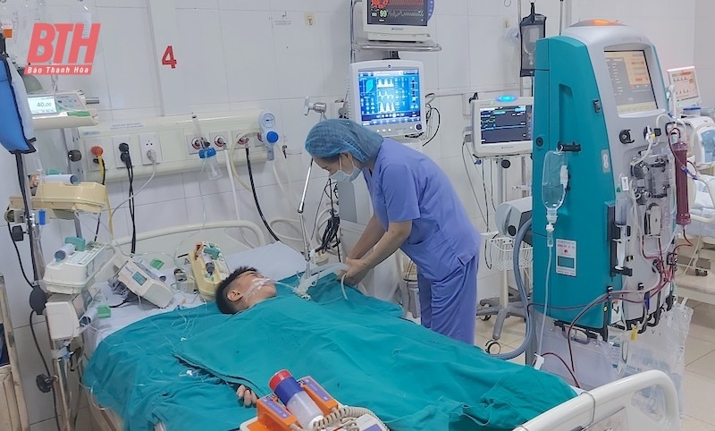 Niềm vui ngày xuất viện của hai cháu bé bị ngộ độc cấp 