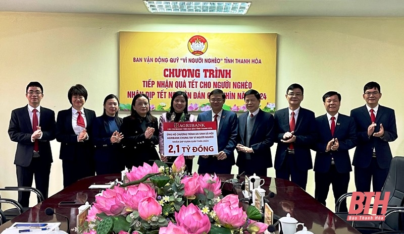 Các chi nhánh Agribank trao 4.200 suất quà tết cho người nghèo