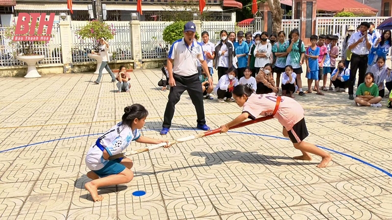 Lang Chánh khôi phục các trò chơi, trò diễn dân gian