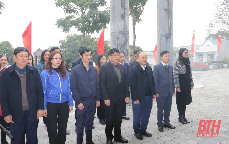 Trưởng Ban Quản lý Khu Kinh tế Nghi Sơn và các Khu công nghiệp kiểm tra tình hình sản xuất và đời sống Nhân dân huyện Đông Sơn