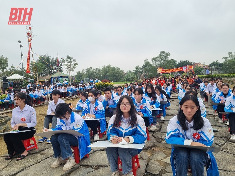 Độc đáo Lễ thượng nêu tại Di sản Thành Nhà Hồ