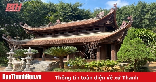 Du xuân lên thăm đền Tép