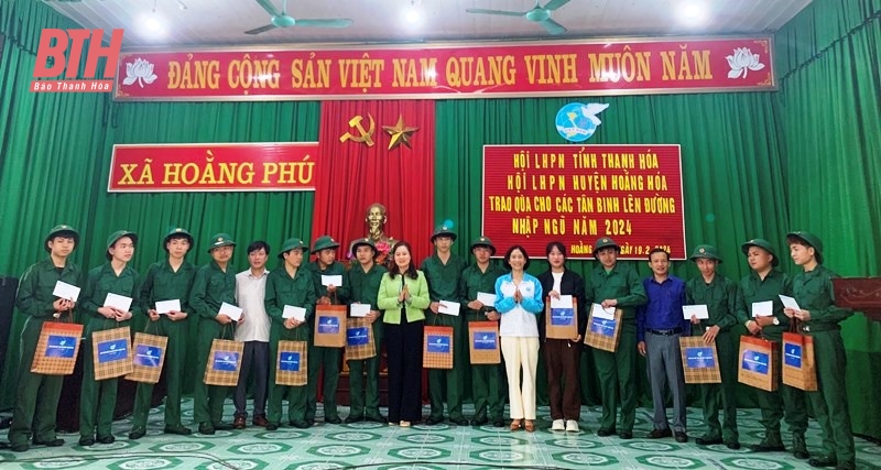 Hội LHPN tỉnh động viên, tặng quà tân binh nhập ngũ năm 2024