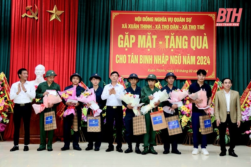 Hội LHPN tỉnh động viên, tặng quà tân binh nhập ngũ năm 2024