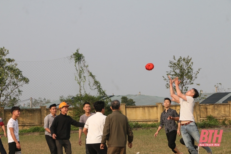 Về Đạt Tài xem hội vật cù