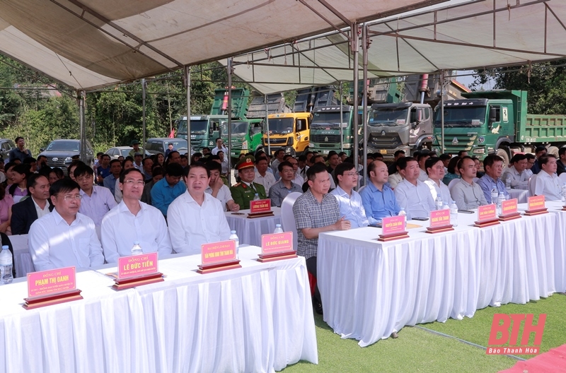 Phó Chủ tịch UBND tỉnh Lê Đức Giang kiểm tra tình hình sản xuất tại các huyện Thọ Xuân và Lang Chánh