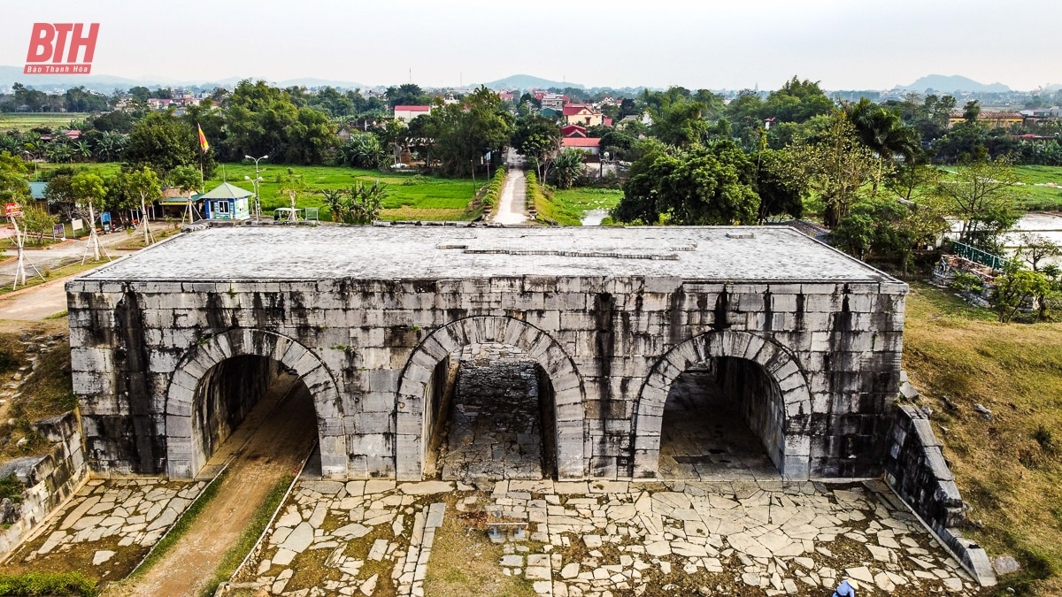 Chiêm ngưỡng tòa thành độc nhất vô nhị tại xứ Thanh