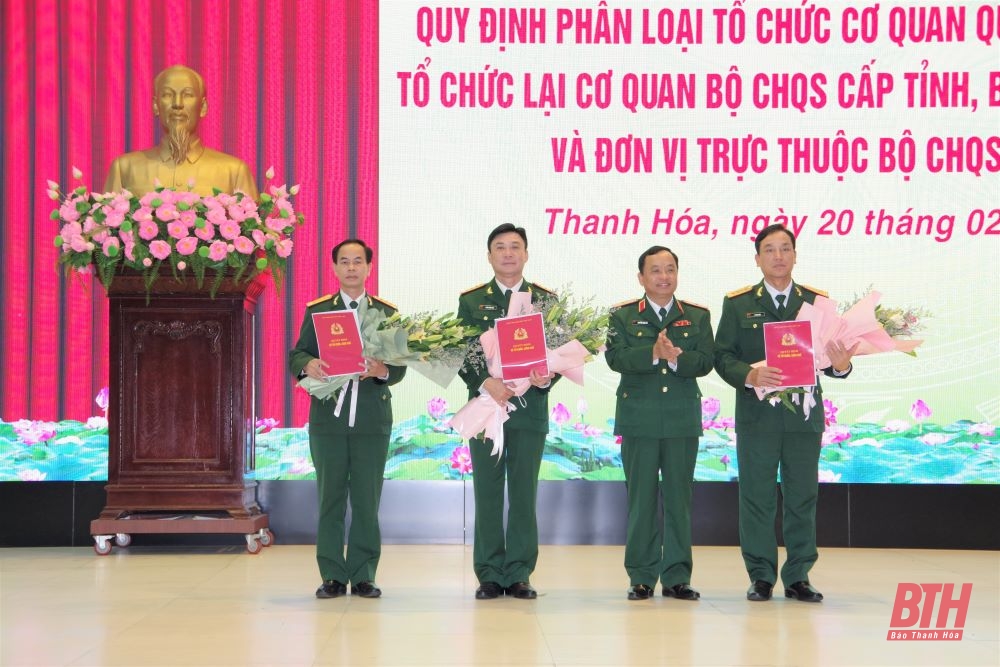 Bộ CHQS tỉnh công bố Quyết định quy định phân loại, tổ chức lại cơ quan, đơn vị