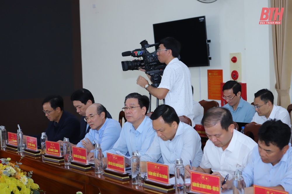 Provincial Party Secretary Do Trong Hung inspects the construction progress of the Van Thien - Ben En road; visits and works in Nhu Thanh district