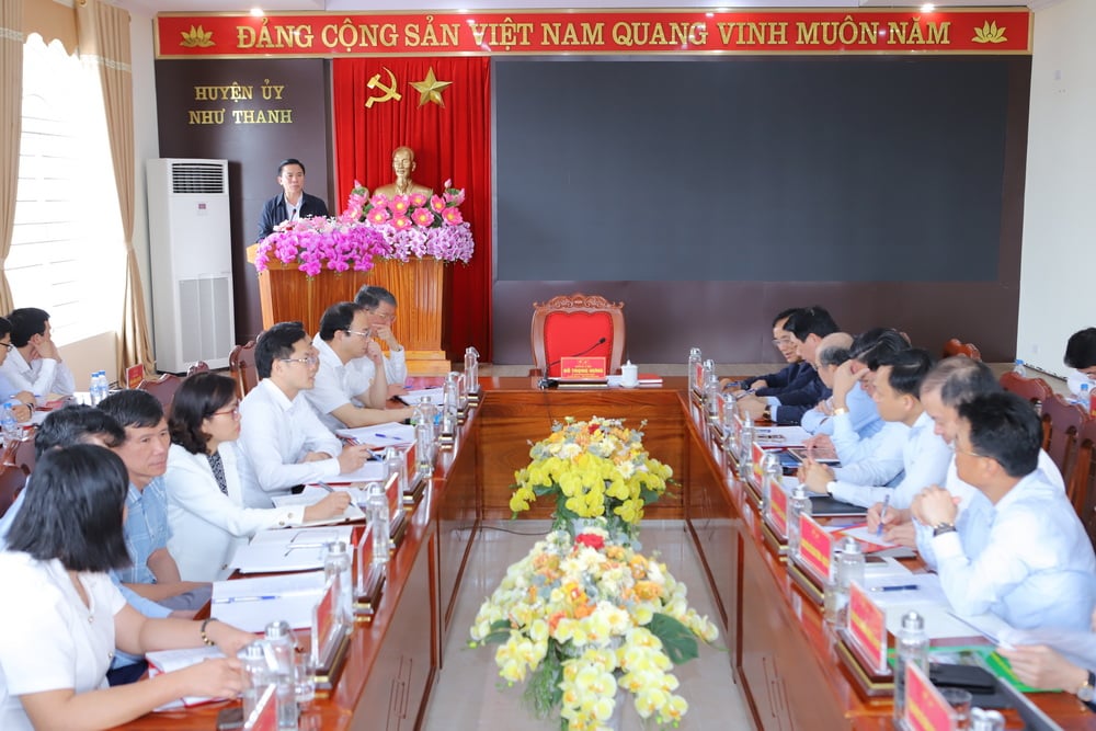 Provincial Party Secretary Do Trong Hung inspects the construction progress of the Van Thien - Ben En road; visits and works in Nhu Thanh district