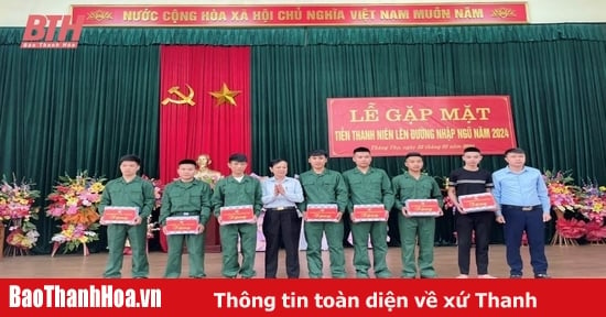 Hội Nông dân tỉnh trao quà động viên thanh niên chuẩn bị lên đường thực hiện nghĩa vụ quân sự