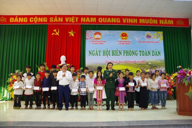 Ngày hội Biên phòng toàn dân tại xã biên giới Tam Chung