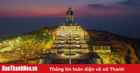 Hundreds of thousands of lanterns are lit at the lantern offering ceremony on the 15th day of the first lunar month.