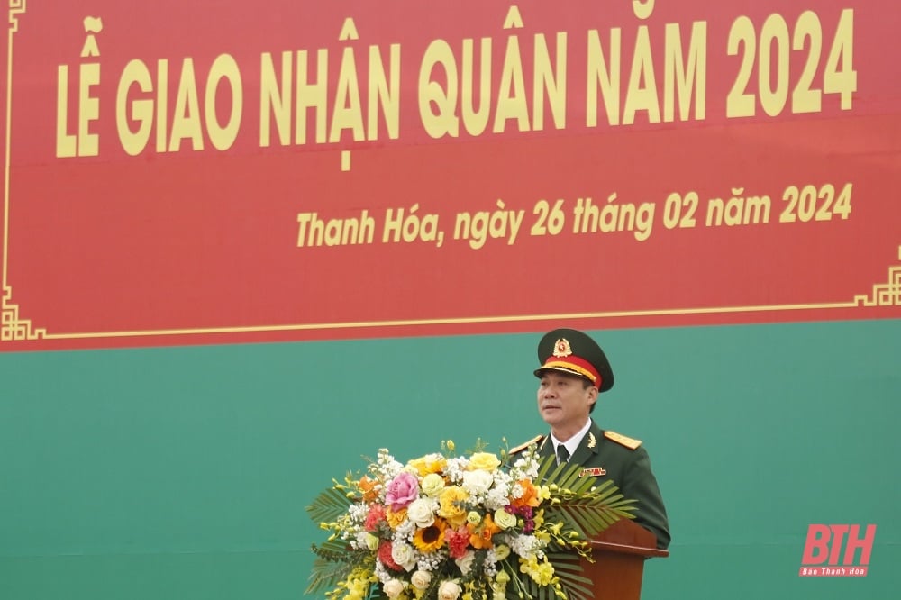 Le président du Comité populaire provincial, Do Minh Tuan, a assisté à la cérémonie de remise du commandement militaire dans la ville de Thanh Hoa.