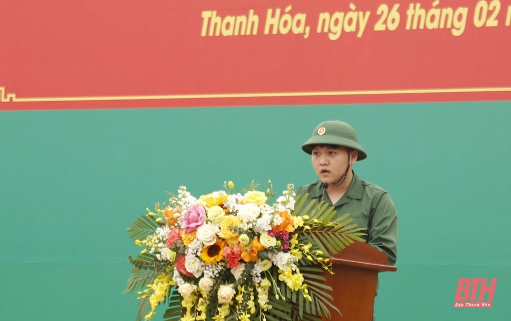 Le président du Comité populaire provincial, Do Minh Tuan, a assisté à la cérémonie de remise du commandement militaire dans la ville de Thanh Hoa.