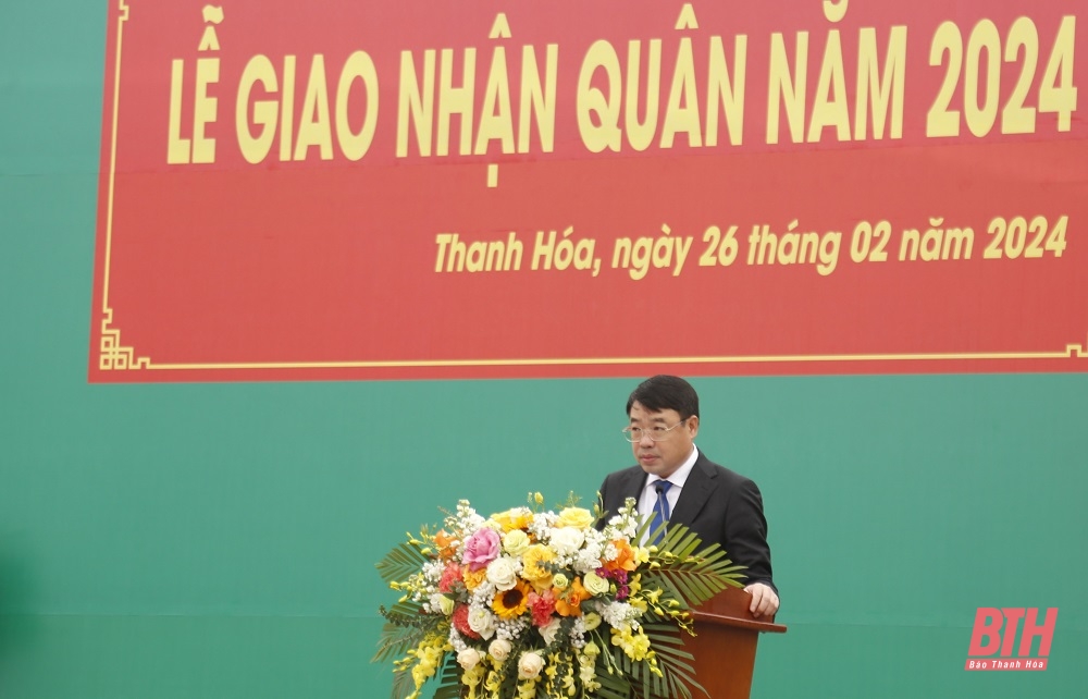 Le président du Comité populaire provincial, Do Minh Tuan, a assisté à la cérémonie de remise du commandement militaire dans la ville de Thanh Hoa.