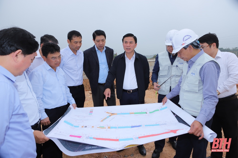 Provincial Party Secretary Do Trong Hung inspects the construction progress of the Van Thien - Ben En road; visits and works in Nhu Thanh district