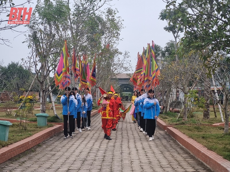 Độc đáo Lễ thượng nêu tại Di sản Thành Nhà Hồ