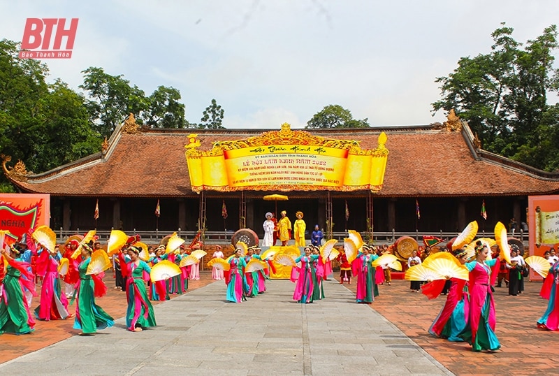 Nhân kiệt địa linh thiên cổ