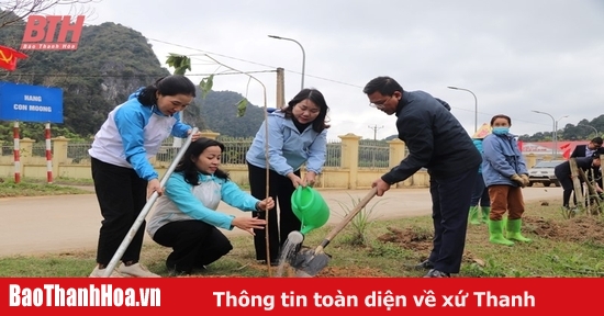 Ra quân trồng cây và tổ chức phiên chợ truyền thông phòng, chống rác thải nhựa