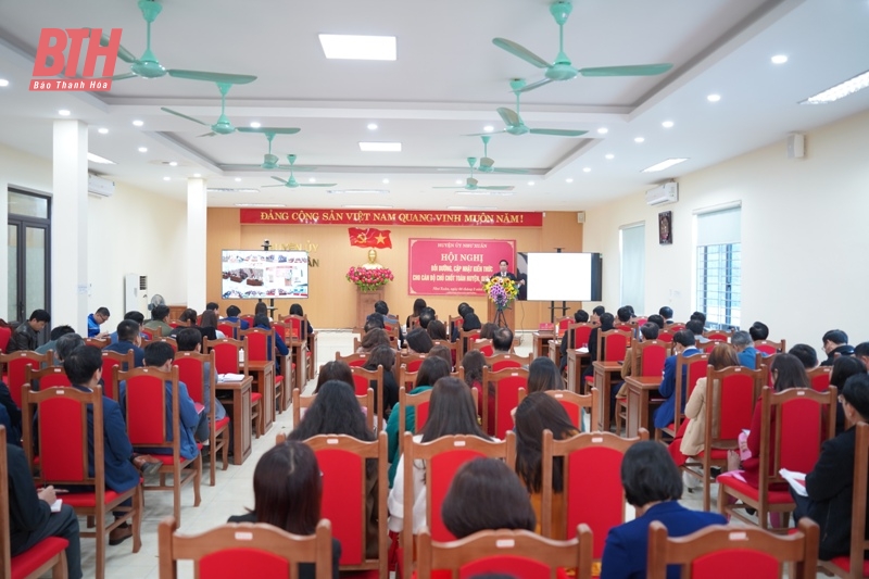 Nhu Xuan: Training and updating knowledge for nearly 1,000 leaders and managers