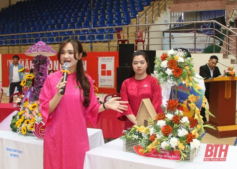 Concurso “Arte en Arreglos Florales” para celebrar el 114 aniversario del Día Internacional de la Mujer 8 de marzo