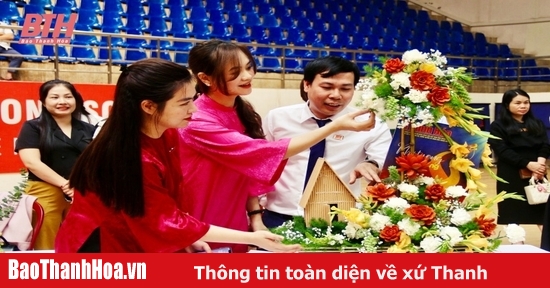 Hội thi “Cắm hoa nghệ thuật” chào mừng kỷ niệm 114 năm Ngày Quốc tế Phụ nữ 8/3