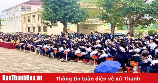 Gần 1.800 học sinh huyện Cẩm Thủy được truyền thông giáo dục tài chính