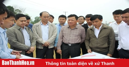 Standing Vice Chairman of the Provincial People's Committee Nguyen Van Thi inspected the progress of implementation and disbursement of public investment capital in Ha Trung district.