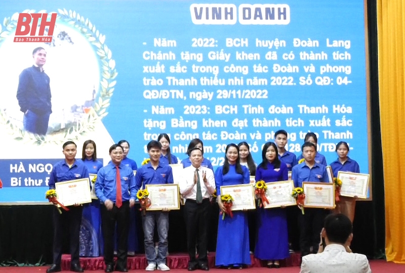 Lang Chanh: Honoring 26 exemplary union officials and youth union members