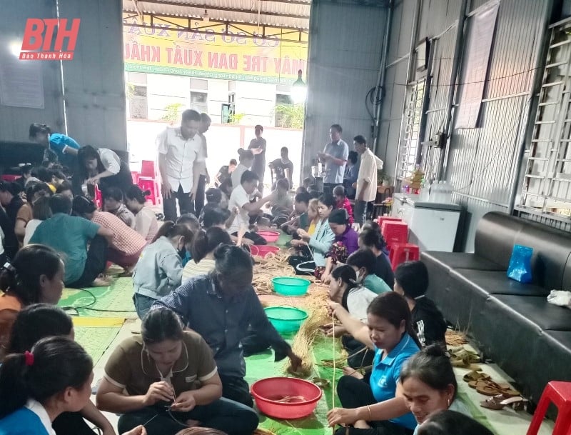 Bamboo and rattan weaving training for 100 women members of Lang Chanh town