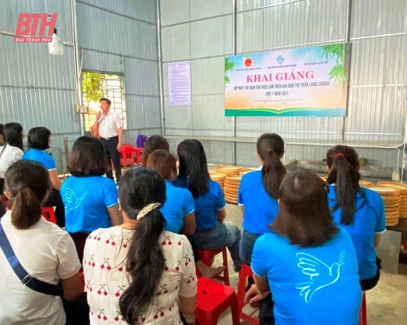 Bamboo and rattan weaving training for 100 women members of Lang Chanh town