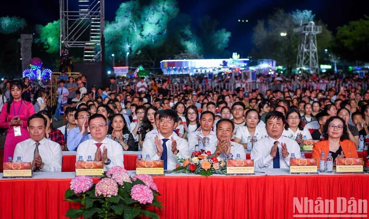 Programme artistique de Tay Ninh - Chant de fierté