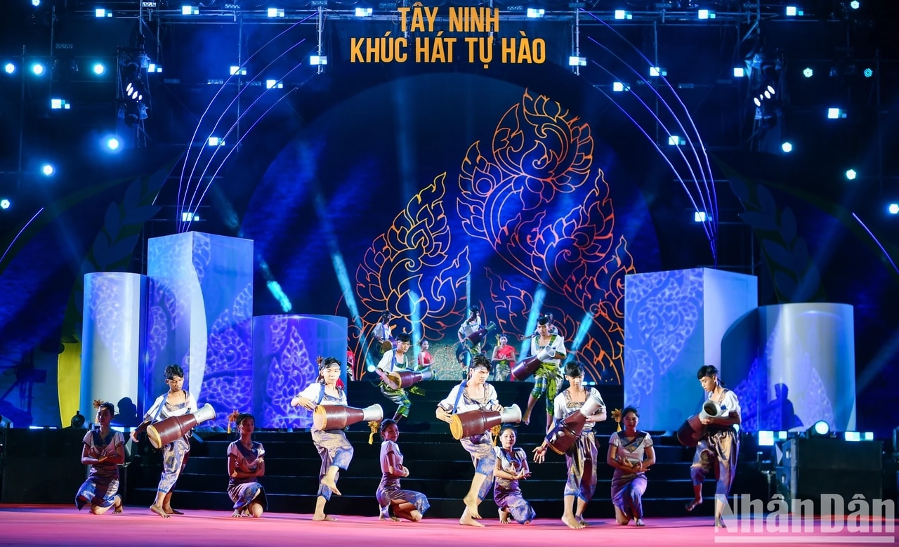 Programme artistique de Tay Ninh - Chant de fierté