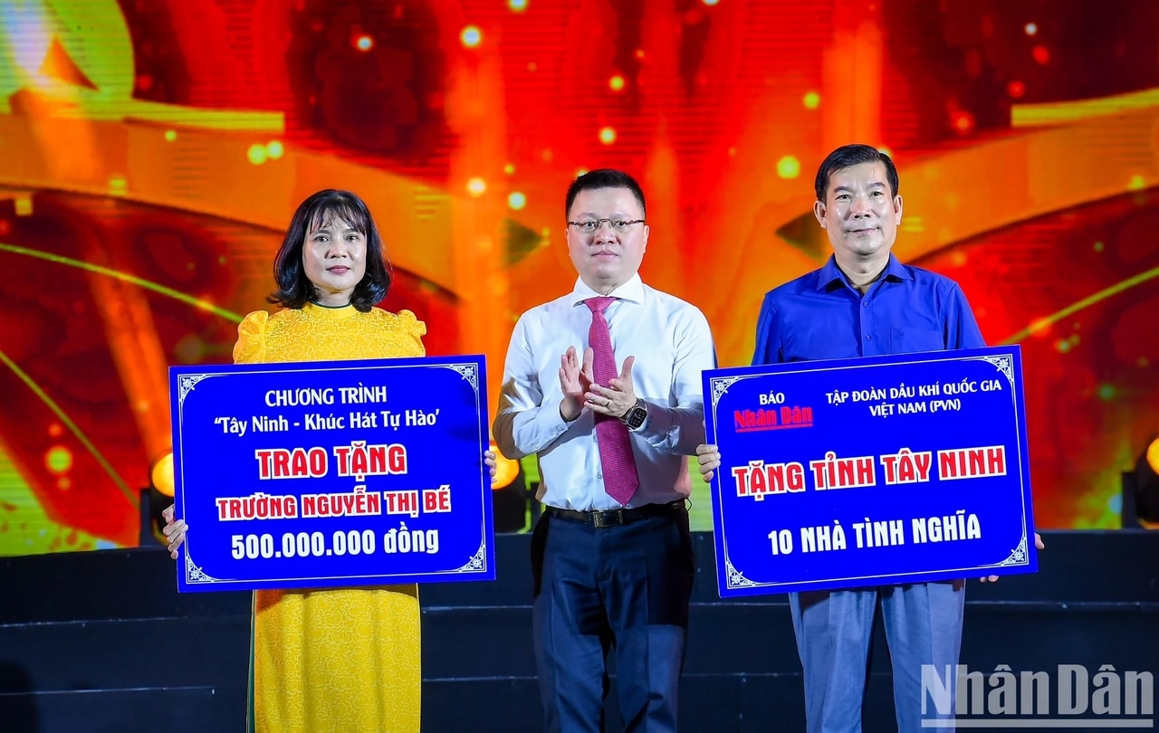 Programme artistique de Tay Ninh - Chant de fierté