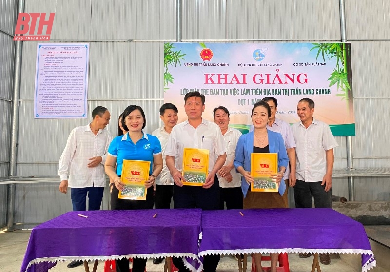 Bamboo and rattan weaving training for 100 women members of Lang Chanh town