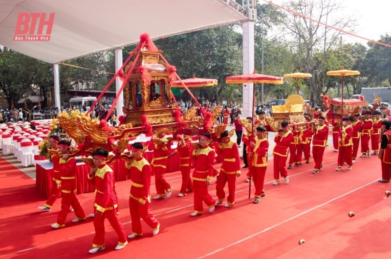 Promouvoir la valeur du vestige historique et culturel national du temple Song Son et du festival Song Son - Ba Doi