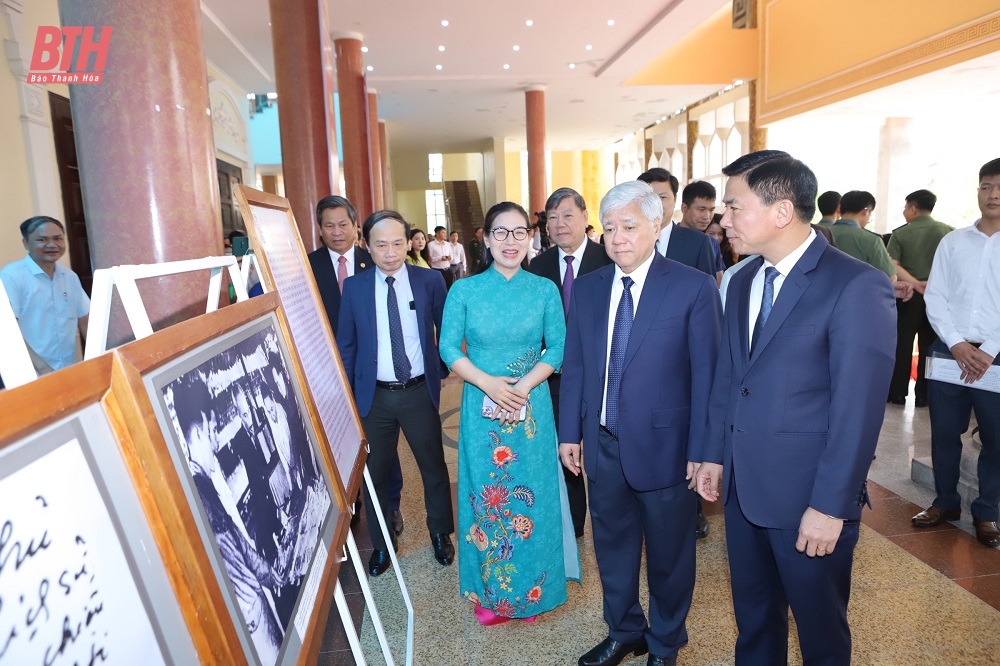 Đoàn đại biểu Ủy ban Trung ương MTTQ Việt Nam và tỉnh Thanh Hóa dâng hoa, dâng hương Chủ tịch Hồ Chí Minh và các Anh hùng liệt sĩ