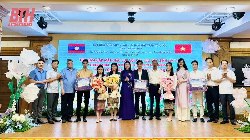 การพบปะแลกเปลี่ยนกับนักเรียนลาวที่เมืองThanh Hoa เนื่องในโอกาสวันปีใหม่ตามประเพณีบุญพิมาย