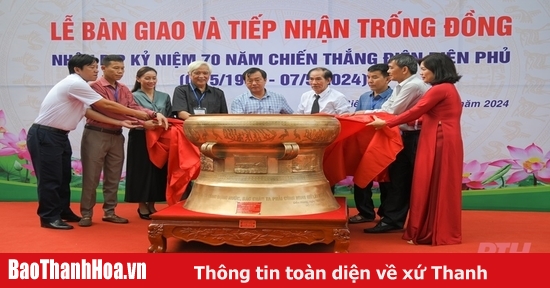 Hội Di sản Văn hóa và Cổ vật Thanh Hoa trao tặng trống đồng cho tỉnh Điện Biên