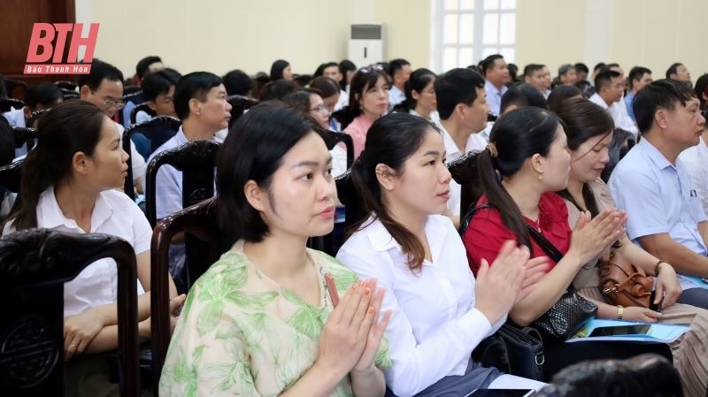 Hướng dẫn khung tiêu chuẩn và trình tự, thủ tục, hồ sơ xét tặng danh hiệu “gia đình văn hoá”, “thôn, tổ dân phố văn hoá”, “xã, phường, thị trấn tiêu biểu”