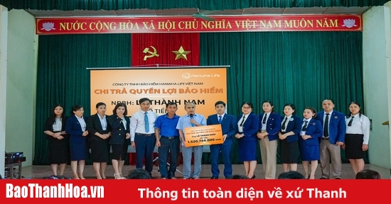 Hanwha Life Vietnam pays more than 1.5 billion VND to customers in Thanh Hoa