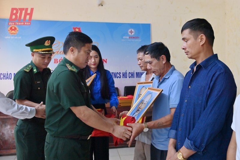 Tuyên truyền chống khai thác IUU cho ngư dân vùng biển tiếp giáp