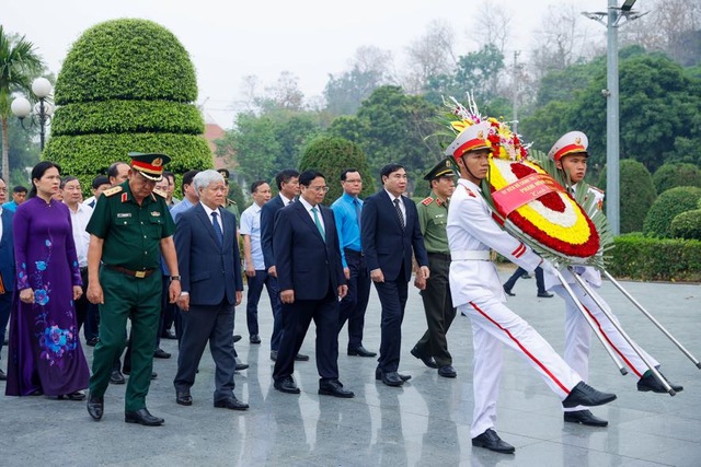 Thủ tướng: Không bao giờ quên những người làm nên cột mốc vàng lịch sử Điện Biên Phủ