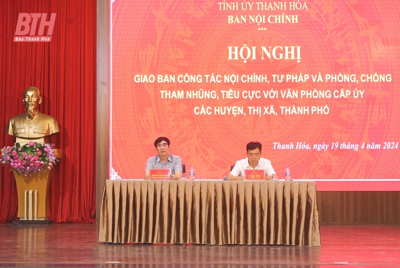 Giao ban công tác nội chính, tư pháp và phòng, chống tham nhũng, tiêu cực với văn phòng cấp ủy các huyện, thị xã, thành phố