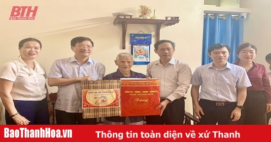 Phó Trưởng đoàn ĐBQH tỉnh Mai Văn Hải thăm, tặng quà các gia đình chính sách tham gia chiến dịch Điện Biên Phủ tại Hậu Lộc