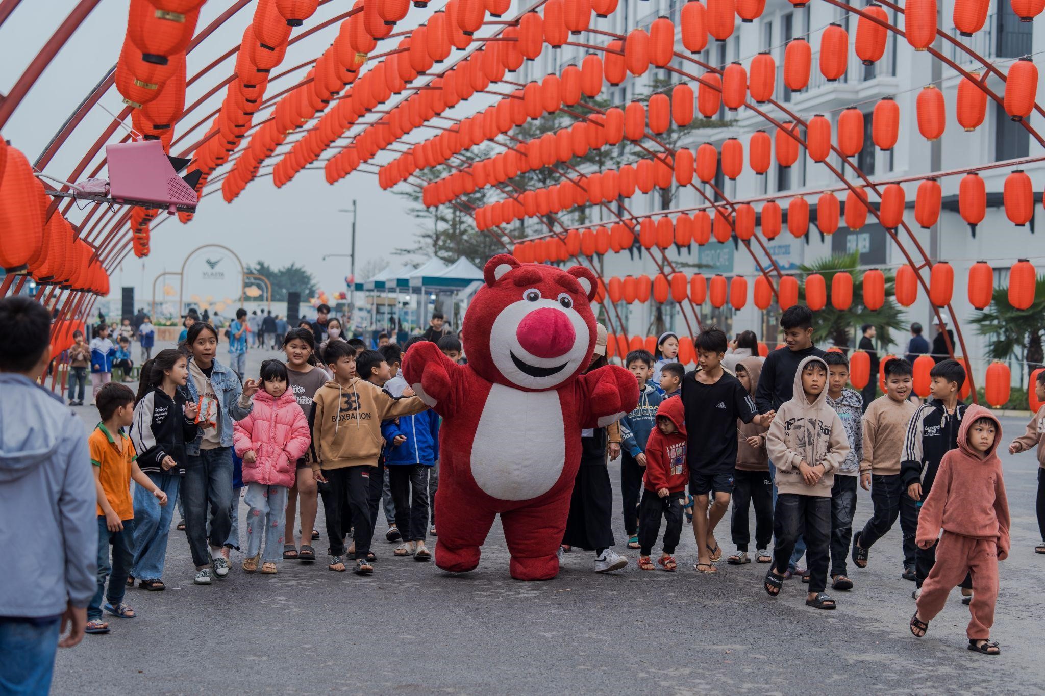 Vlasta Beach Walking Street - Sam Son ist brillant mit dem größten Drachenfestival in Thanh Hoa