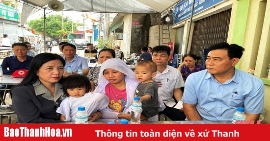 Thăm hỏi, động viên các gia đình có ngư dân bị tử nạn, mất tích tại huyện Quảng Xương